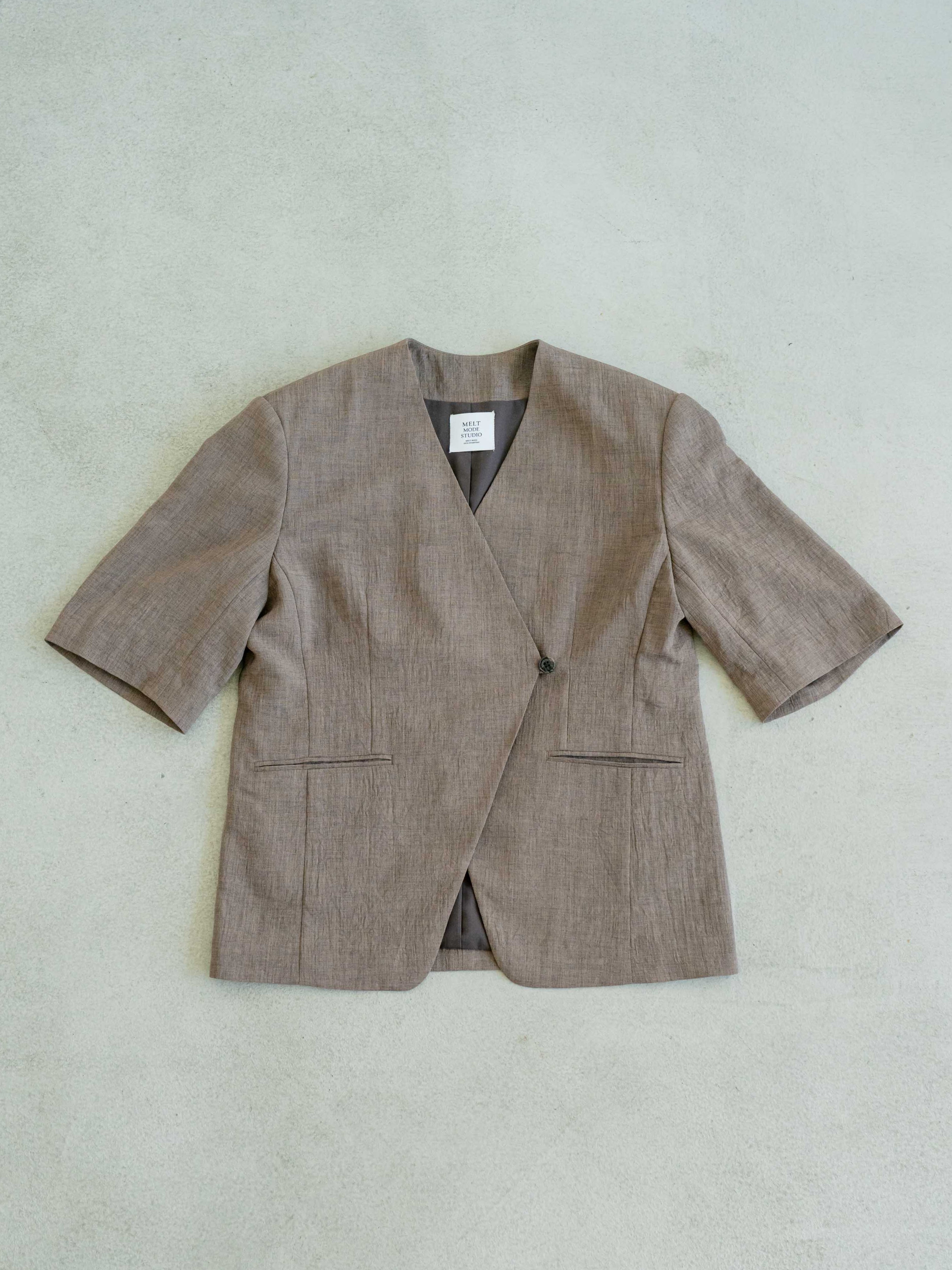 リネンタッチハーフスリーブジャケット(BROWN) 𝖫𝗂𝗇𝖾𝗇-𝖳𝗈𝗎𝖼𝗁